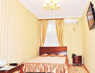 Отель Европейский Киев Двухместный номер эконом-класса с 1 кроватью и 1 ванной комнатой на 2 номера-4