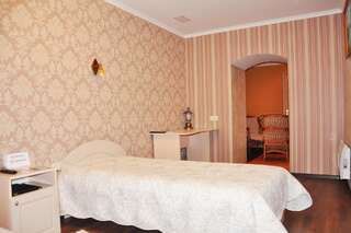 Отель Европейский Киев Улучшенный двухместный номер с 2 отдельными кроватями-1