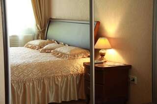 Отель Европейский Киев Двухместный номер эконом-класса с 1 кроватью и 1 ванной комнатой на 2 номера-9